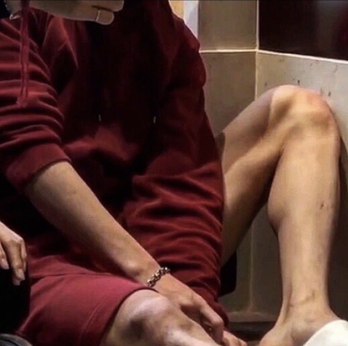 he has the most delicate legs 