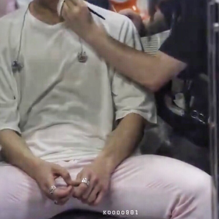 Jungkook manspreading.