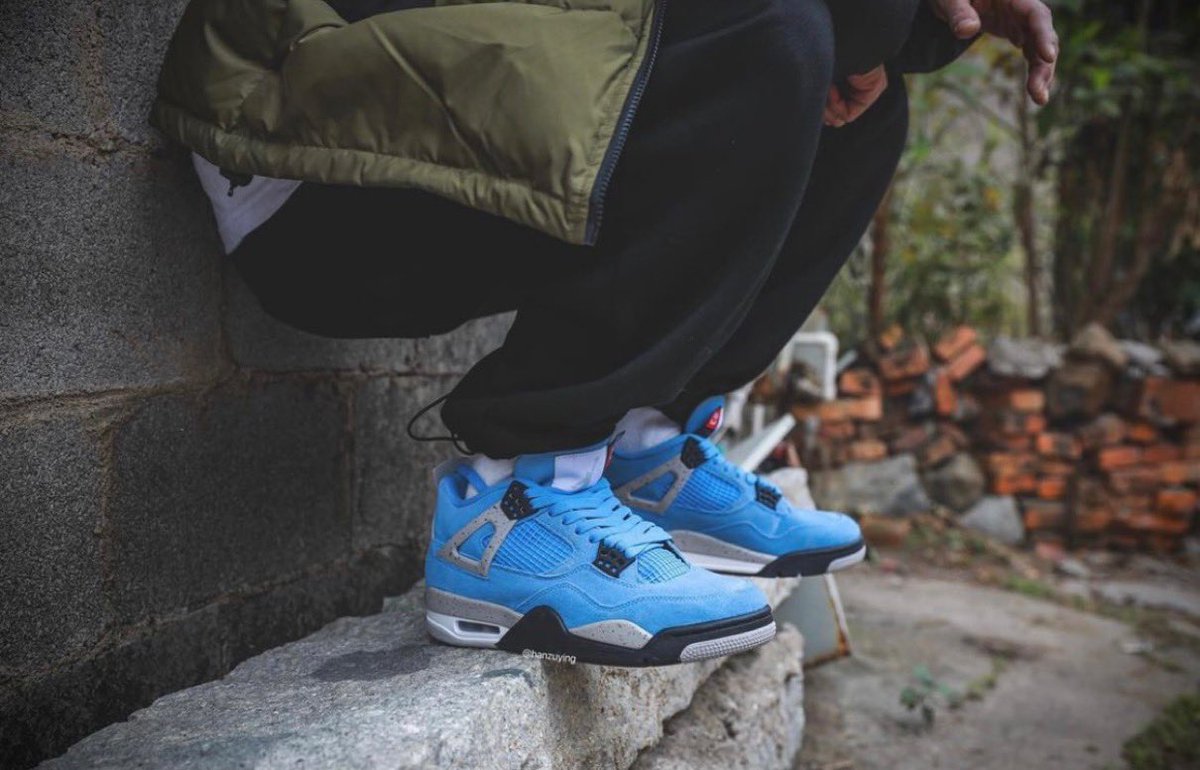 retro 4 unc on feet
