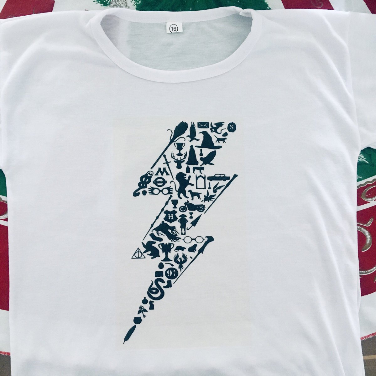 tlhcq's tweet photo. Harry Potter.
#harrypotter #hp #estampa #estampado #estampada #remera #remeraestampada #tlhcq
👓⚡🐍✨🧙🏻‍♂️🧹🔮🦌 https://t.co/HcgAWpk130