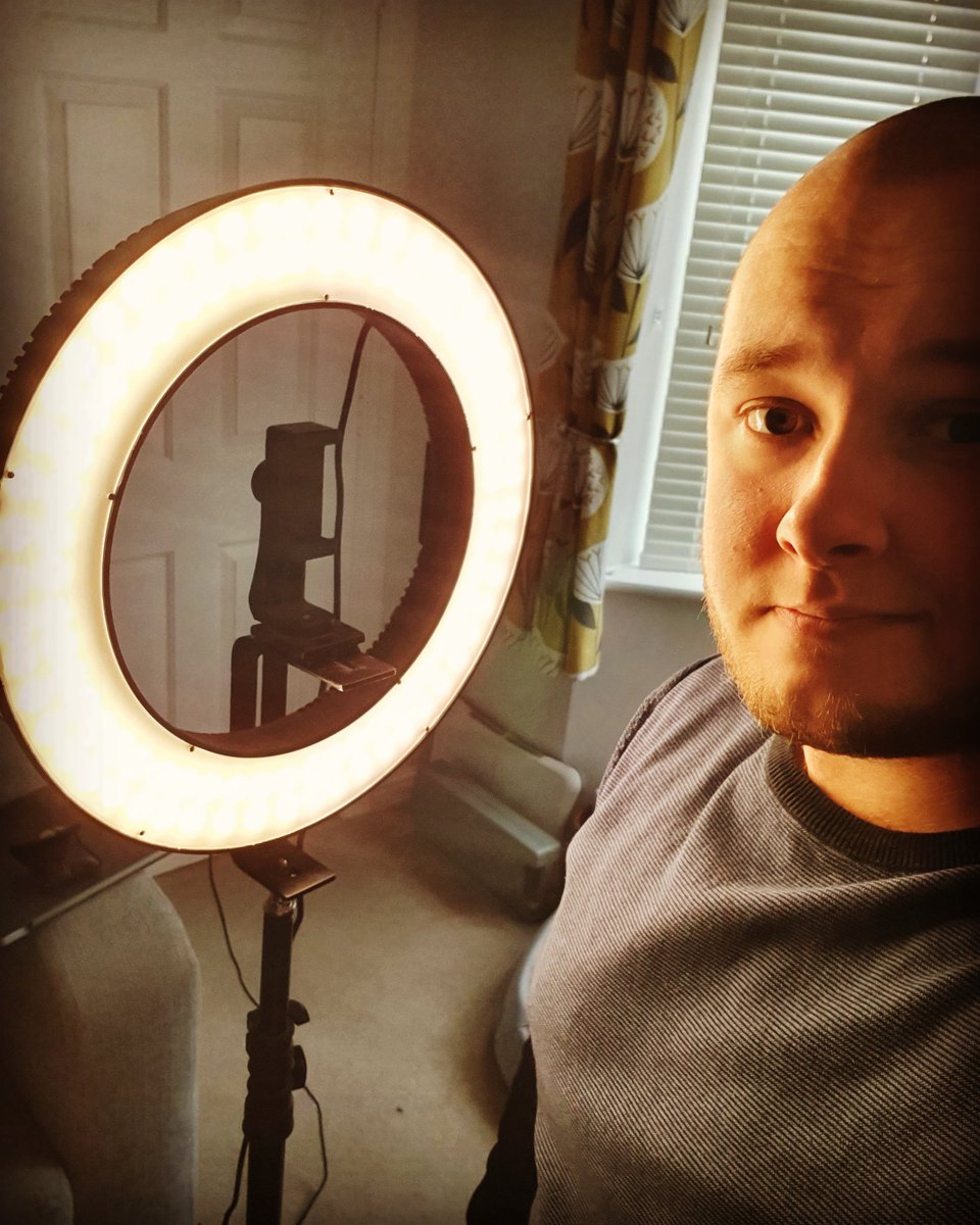 MatthewMson's tweet photo. My agent is awesome! Even in times like these, setting up self tape workshops keeping us actors nice and busy! Thank you 😊
.@eaglestonemanag #teameaglestone #eaglestonemanagement #actor #agentwiththehat #vshowcard #METAL #METALshort #castingdirectors #casting #selftape #netflix https://t.co/h3nRu7MXyX