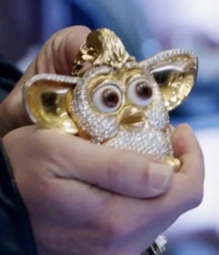 MoistDecider's tweet photo. Charlie likes Iced-Out Furby from Uncut Gems https://t.co/vNzsh812dp