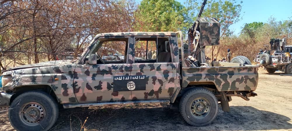 Google_12point7's tweet photo. Yesterday was hurtful but looking at the BIG picture, it shows how resilient our soldiers are wired. Troops of 402 SF bn were attacked in Kafa. 5 soldiers died in battle &amp; about a dozen injured. Not your usual defeat story. 6 BHT killed, a GT &amp; 2 VBIED captured. RIP, warriors. https://t.co/vx5mCryoOL