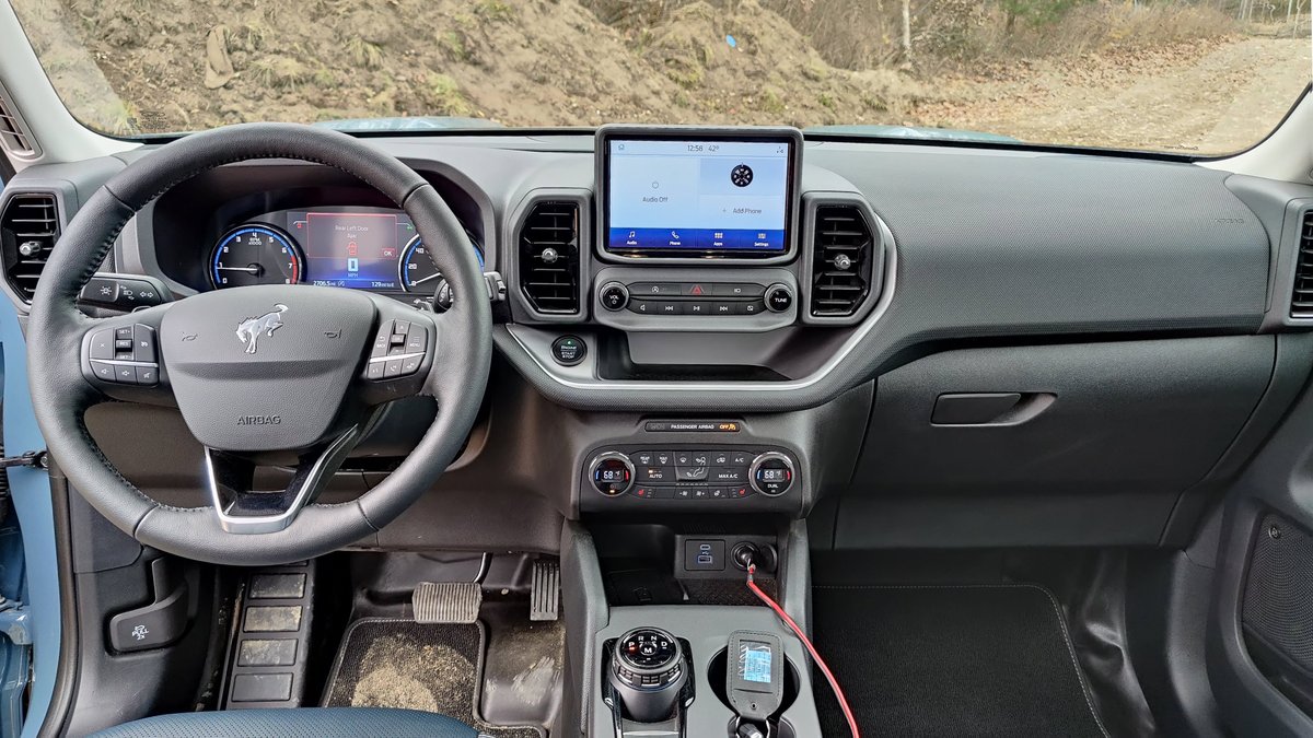 therealautoblog's tweet photo. The baby Bronco is capable, utilitarian, stylish and everything it needs to be...

2021 Ford Bronco Sport Review: https://t.co/fuv14XK9z8 https://t.co/2Rl7sICauU