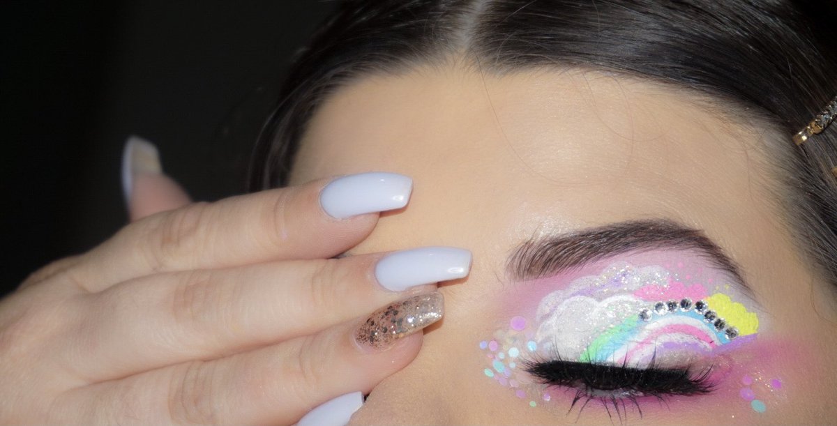 Amandatutorials's tweet photo. BOOM 2021 here I come! @SuvaBeauty uv taffies palette @ABHcosmetics dip brow in soft brown @EylureOfficial lashes in gimme gimme @bperfectcosm Carnival palette #eyes #suvabeauty #abh #lfl #eyemakeup #clouds #rainbows #colourfuleye #eyeart #makeup #bblogger #mua #beauty https://t.co/OUxfhYNUfI