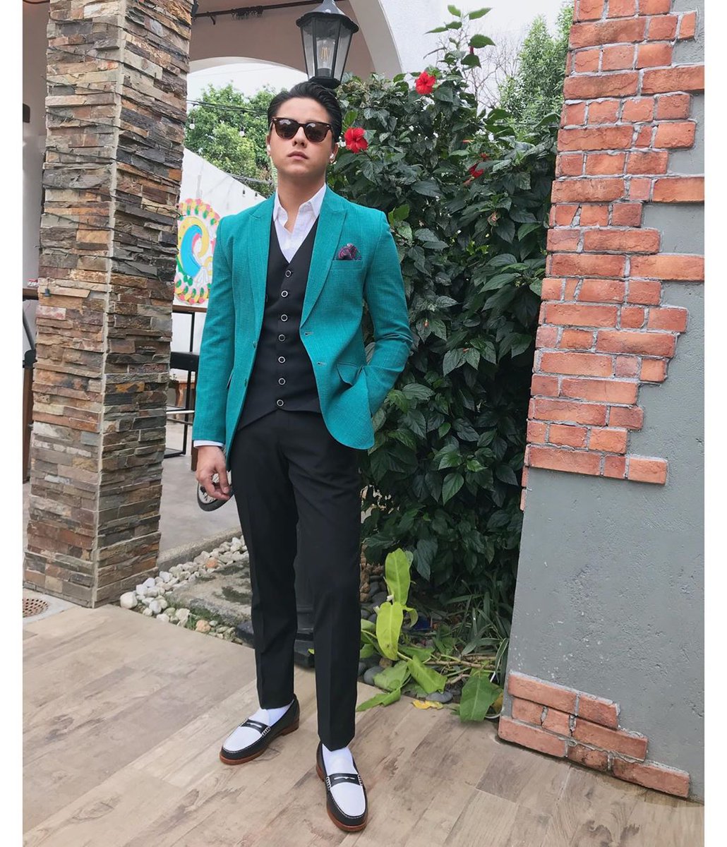 Djp5SOS's tweet photo. bagay kahit anong color! 😍🖤 @imdanielpadilla https://t.co/rfHnbg3ohf