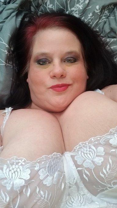 Hi everyone! I know I haven't been around much, and I want to let all of you who have been checking in<a href="/tag/nomakeup"class="tags"><span>#nomakeup</span></a>