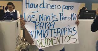 aalonsoh7's tweet photo. 500 mil millones de ahorros anuales de corrupción:
-No compran medicamentos para cáncer
-No dieron mantenimiento a presa de Tabasco
-No dieron mantenimiento a #MetroCDMX 
-No hay para vacunas de #COVID19 
-No hay vacunas sarampión...
-No hay para insumos en hospitales
Qué pasa❓ https://t.co/G6lffFv3Rr