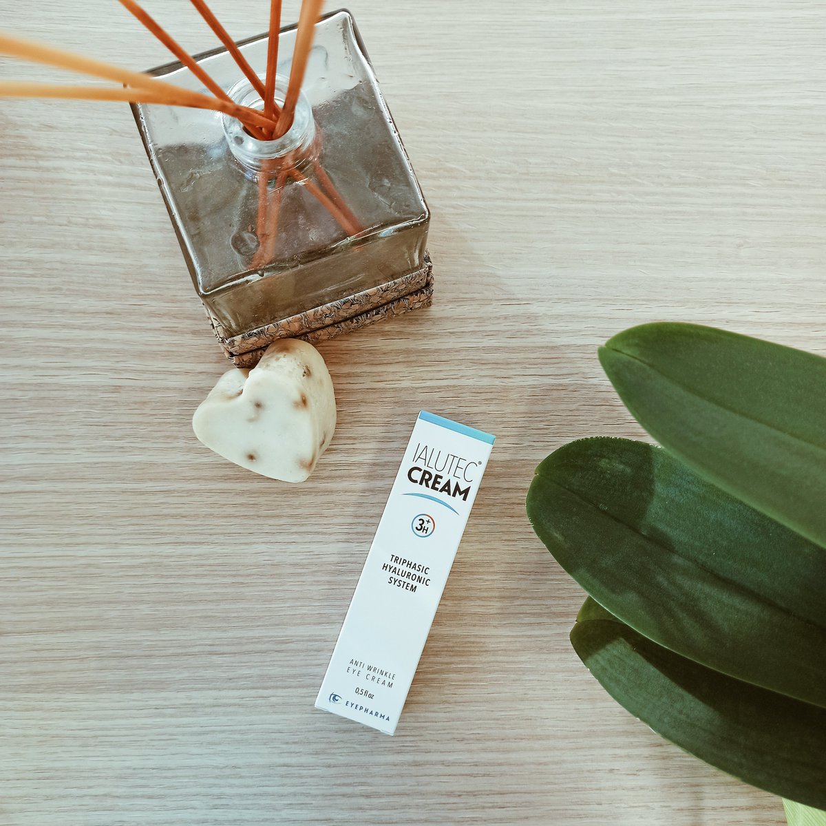 eyepharma's tweet photo. Avete già provato la nostra crema contorno occhi?
Scopri adesso tutti i suoi ingredienti 👉https://t.co/1HOEopjOo2

#contornoocchi #cremaviso #acidoialuronico #ialuteccream #eyepharma https://t.co/ROty8rk85A
