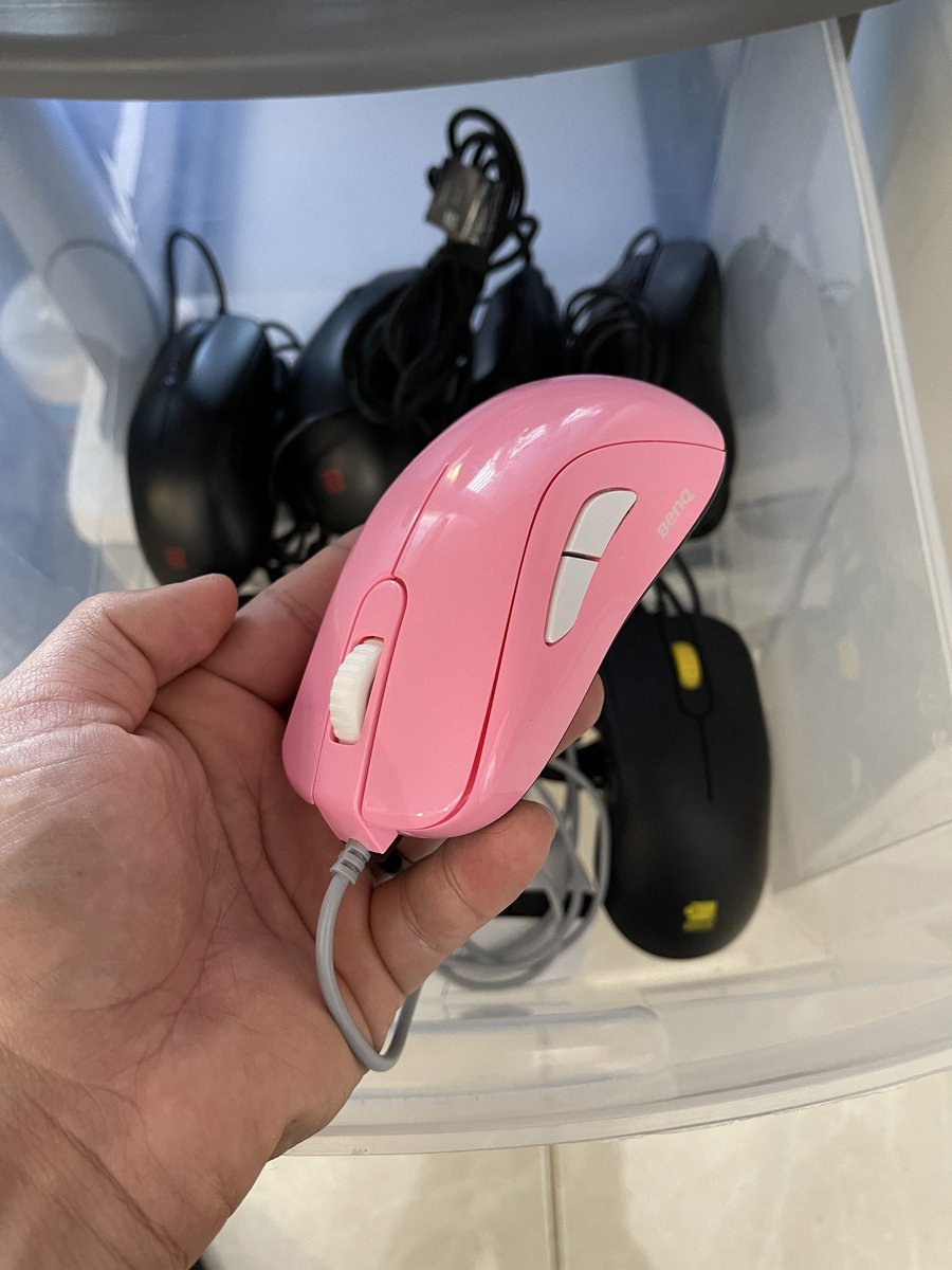 Escaldi's tweet photo. My next no-hole weight reduction project. Starting weight is around 93g with cable. Any guesses on what the final weight will be?
@ZOWIEbyBenQ #Zowie #zowieS2 #S2Divina #Divina #mousemod #mousecable #mousemodding #PCGaming https://t.co/3EGxtaPba3