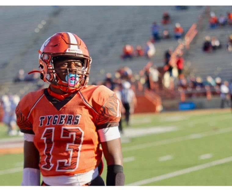 TykeDesign's tweet image. Jersey Swap // Aveon Grose Mansfield, OH 🐅-&amp;gt; Pitt University 🐆