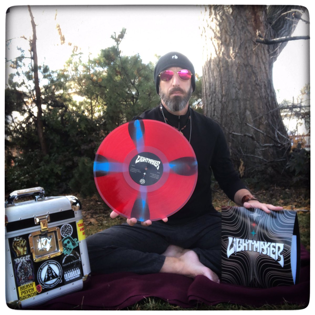 RiffHaven's tweet photo. Craven, imperious fools
Times come to pay your dues
Off your throne, and on your knees
Kings will beg and masters bleed
🎼
Hanging Crown by #Lightmaker from S/T as featured on #RiffHaven Episode 207
#VinylRecords #Vinyl #Records #StonerRock #HeavyPsych #FuzzRock #DHUrecords https://t.co/KfFF7P3mwm