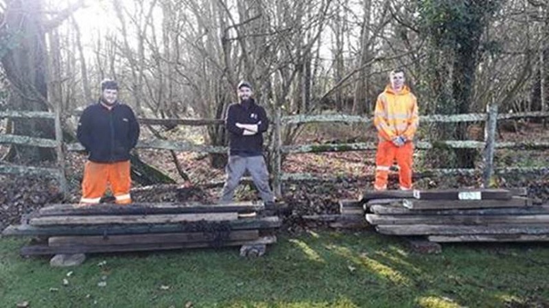 jtmackley's tweet photo. ICYMI 📰

Mackley has made a third donation of old timber groynes, extracted from a project in #Selsey, to a local charity – where they will be used to improve the communal garden.

👉https://t.co/OjL7IkgGgV

#Mackley https://t.co/aDaS4q3XJW