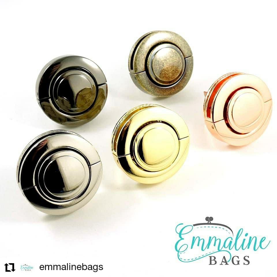 Do you have one of these in your stash? If not, you may want to consider getting one! #JustSaying

This big and beautifully blingy bag hardware is the Button Lock from <a href="/EmmalineBags/">Janelle MacKay</a>, available from @SewHotUK in the UK.

#New #SewingPattern #ComingSoon