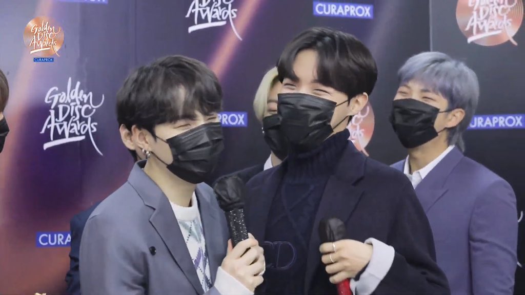 Sope_232's tweet photo. 我的CP上新聞了🥺🥺🥺🥺

#sope #솝 #yoonseok #suga #jhope #yoongi #hoseok #sopenation #sopeworld @BTS_twt https://t.co/oa2ILiOMAd