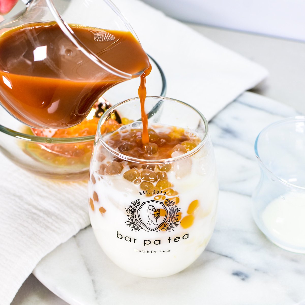Hello Monday! Start the week with a cup of our Black Tea Latte and delicious Golden Bubbles! #barpatea #monday #bubbleteakit