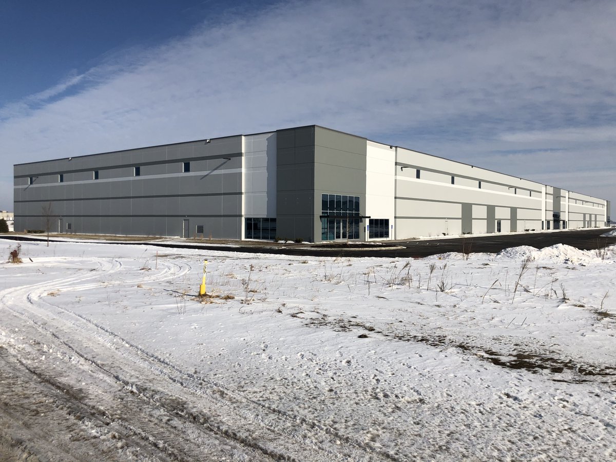 GresserCo's tweet photo. @GresserCo recently completed this 150,000 square foot warehouse &amp; distribution center at the Launch Business Park in Lakeville, MN. This brings the total PrimX jointless concrete floors in this park to over 450,000 square feet. #concrete @primxcomposite https://t.co/hNYikS1tAx