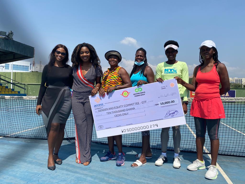 TenolfGhana's tweet photo. @TennisGtf Gender Committee receives GHS10,000 from Second Serve Tennis to support ladies challenger series. @oh_itsKelewele @ITFMedia @Fentuo_ @SaddickAdams @garyalsmith @SWAG_Ghana @NiiAttoh5 https://t.co/qK6mFWy73d