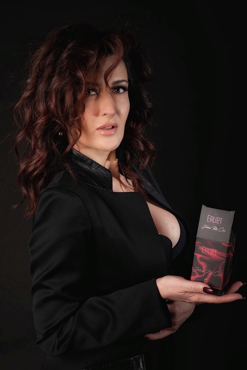 datividimslova's tweet photo. Samo da vas podsetim na...

ERUPT by me 🌹

#parfum #cosmeticslab #erupt #jelenamciric

#photography @nvboza https://t.co/w7SZz2jiJG