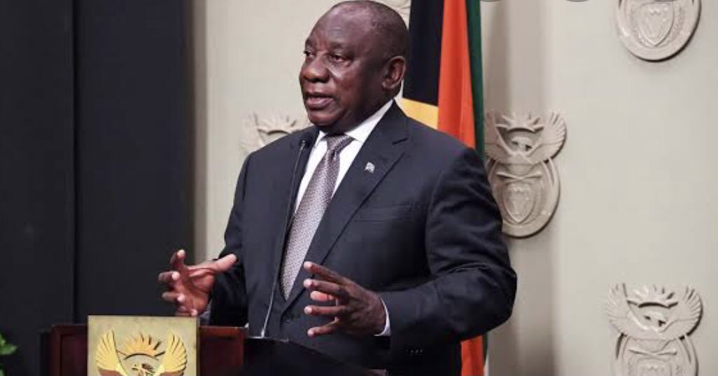 President Cyril Ramaphosa will address the nation at 20h00 today on developments in relation to the country’s response to the Corona virus pandemic.
#FamilyMeeting
#Ramaphosa https://t.co/oVC7UCB6dv