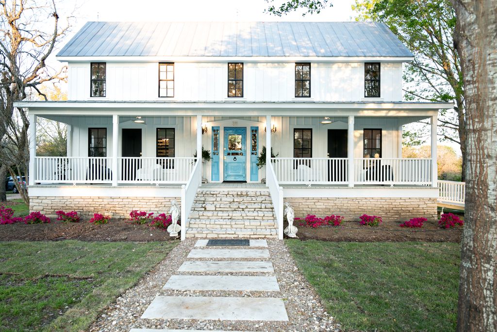 goingtoroundtop's tweet photo. Moment of appreciation for how adorable #TheFrenchieRouondTop is! 😍 One of the many fabulous options for lodging in Round Top. https://t.co/u5B00rU7mt
