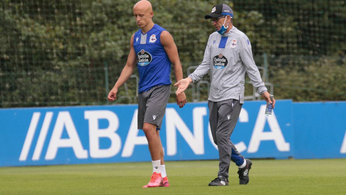 VictorMollejo7's tweet photo. Los que hemos tenido la suerte de conocerte sabemos que te dejarías la vida por tu Deportivo, y lo has hecho hasta el final. Mucha suerte mister y gracias por haberme dado la oportunidad de aprender tanto de ti. https://t.co/xvE3wtxE8j
