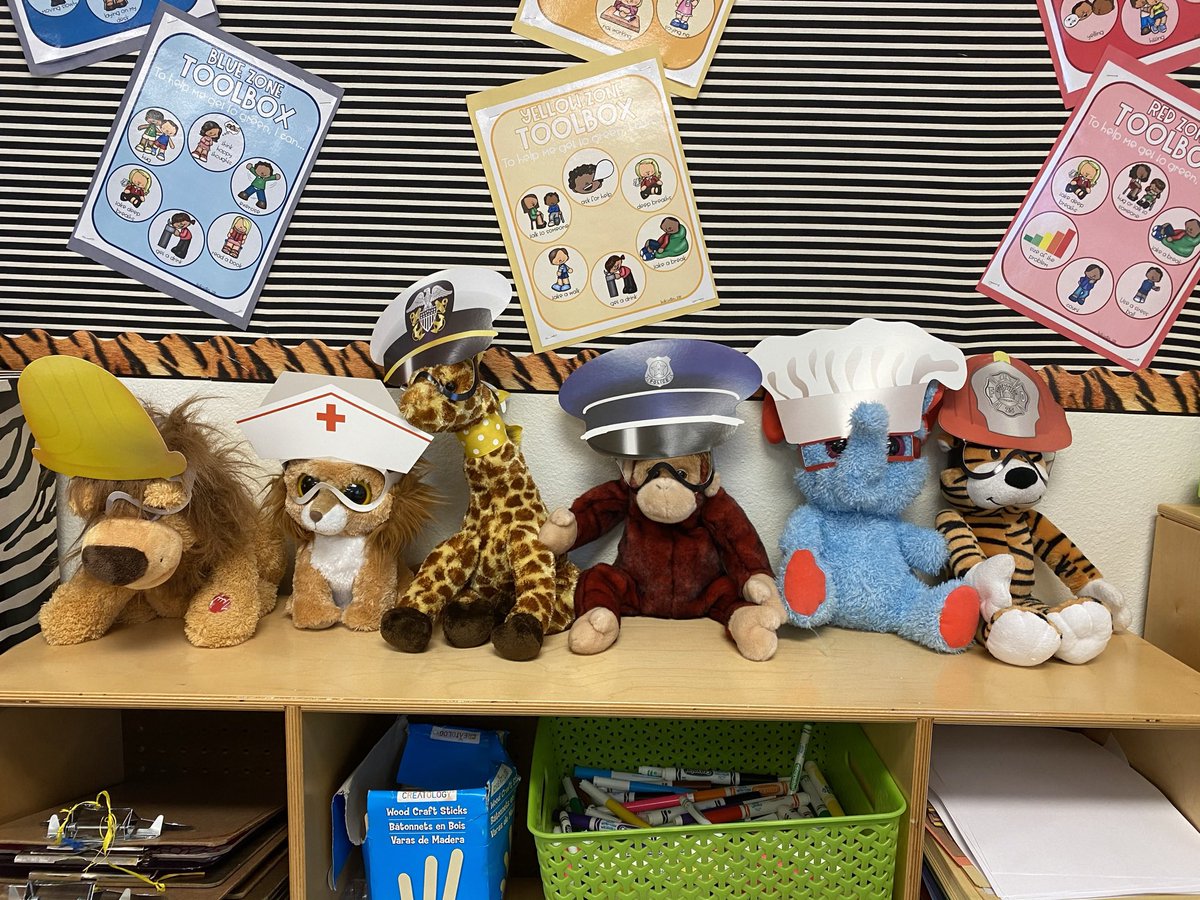raynie_mclaurin's tweet photo. I’ve got some special friends in care class this week to help get us ready for career week! What do you want to be when you grow up?! #careerweek #communityhelpers #careclass #beDSE @ds_elementary https://t.co/pTBj8nME1T
