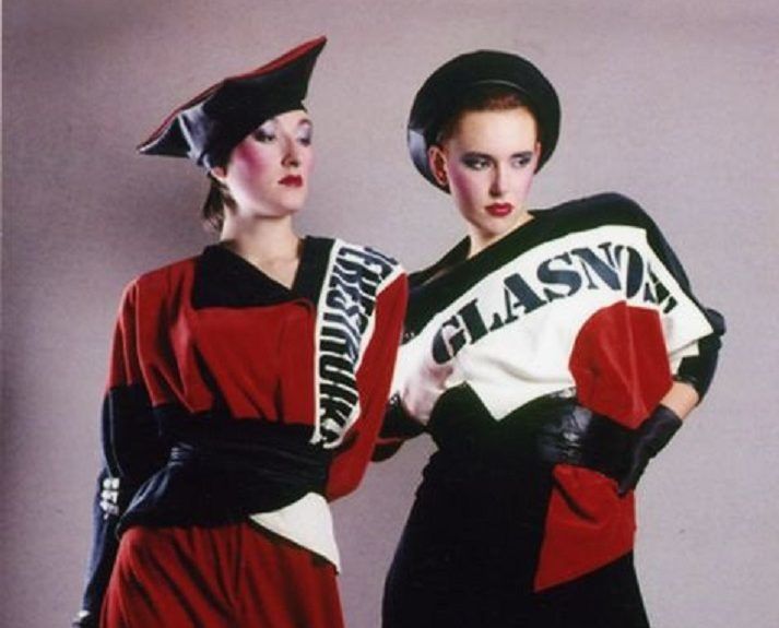 Today in pulp I look back at the world of Soviet women's fashion!It's not all berets, but it mostly is...