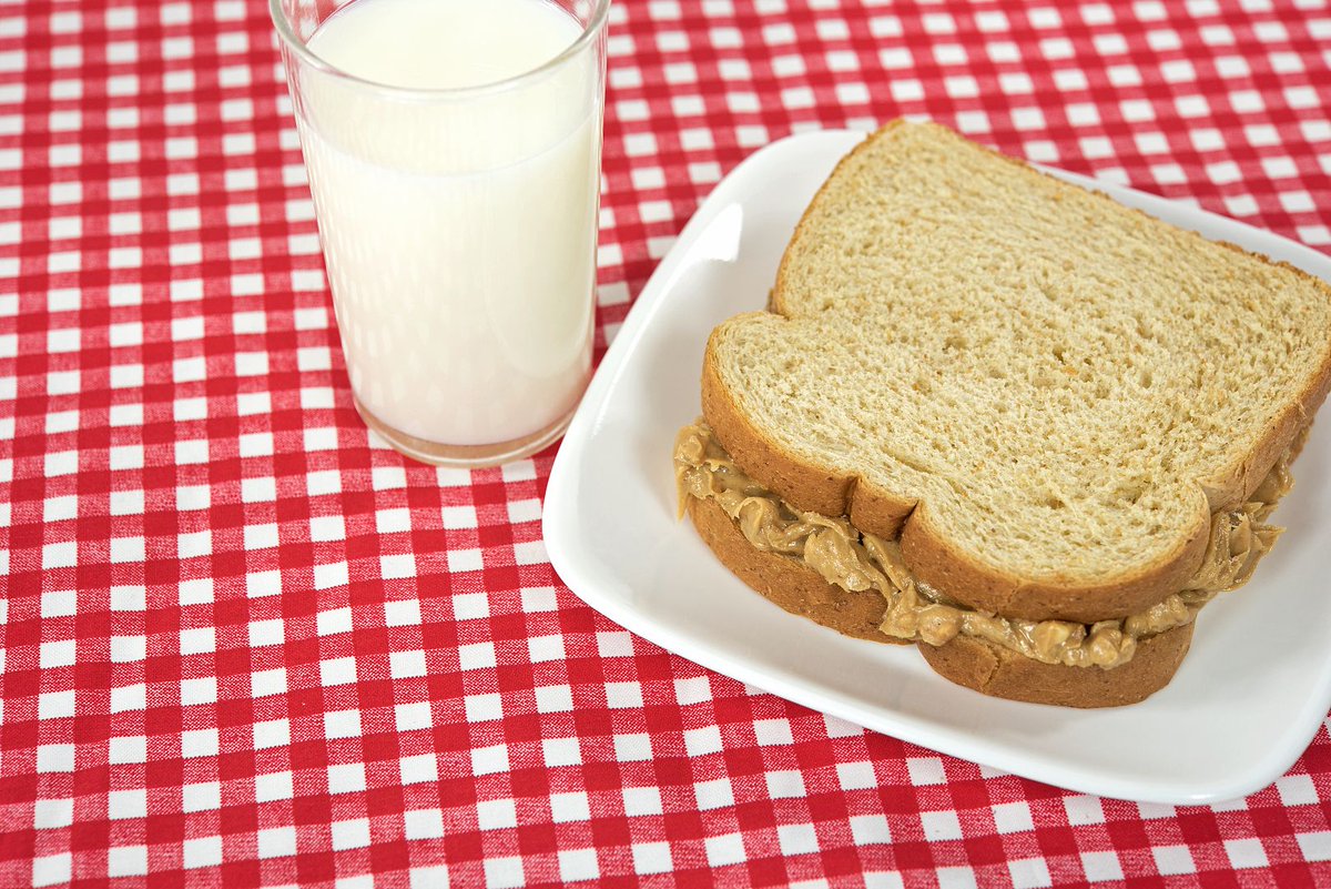 gapeanuts's tweet photo. Name a better combo... we'll wait! 🥛🐄🥜🍎🍇

A PB&amp;J with a glass of milk fits 4/5 food groups! By eating this, you also support many different farmers (grain, peanut, fruit, and dairy)! Support your body and your America's farmers with a PB&amp;J today!
#NationalMilkDay #gapeanuts https://t.co/vs1z8tgaCe