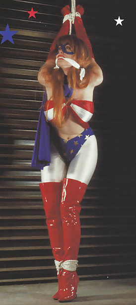 SDemiser's tweet photo. Spellbinder of Harmony Concepts, modeled by Darla Crane. #Superheroine #SuperheroinePeril #HarmonyConcepts @Darla_Crane https://t.co/fumKAovKyQ