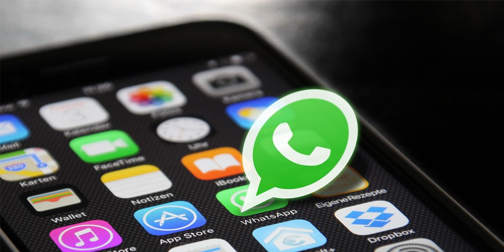 Große Aufregung im Netz: #WhatsApp ändert die AGBs! Mittlerweile ist klar: Für Bürger:innen der EU wird sich in Datenschutzbelangen gar nichts ändern. Warum WhatsApp trotzdem problematisch ist und welche sicheren Alternativen es gibt, zeigen wir hier: klicksafe.de/themen/kommuni…
