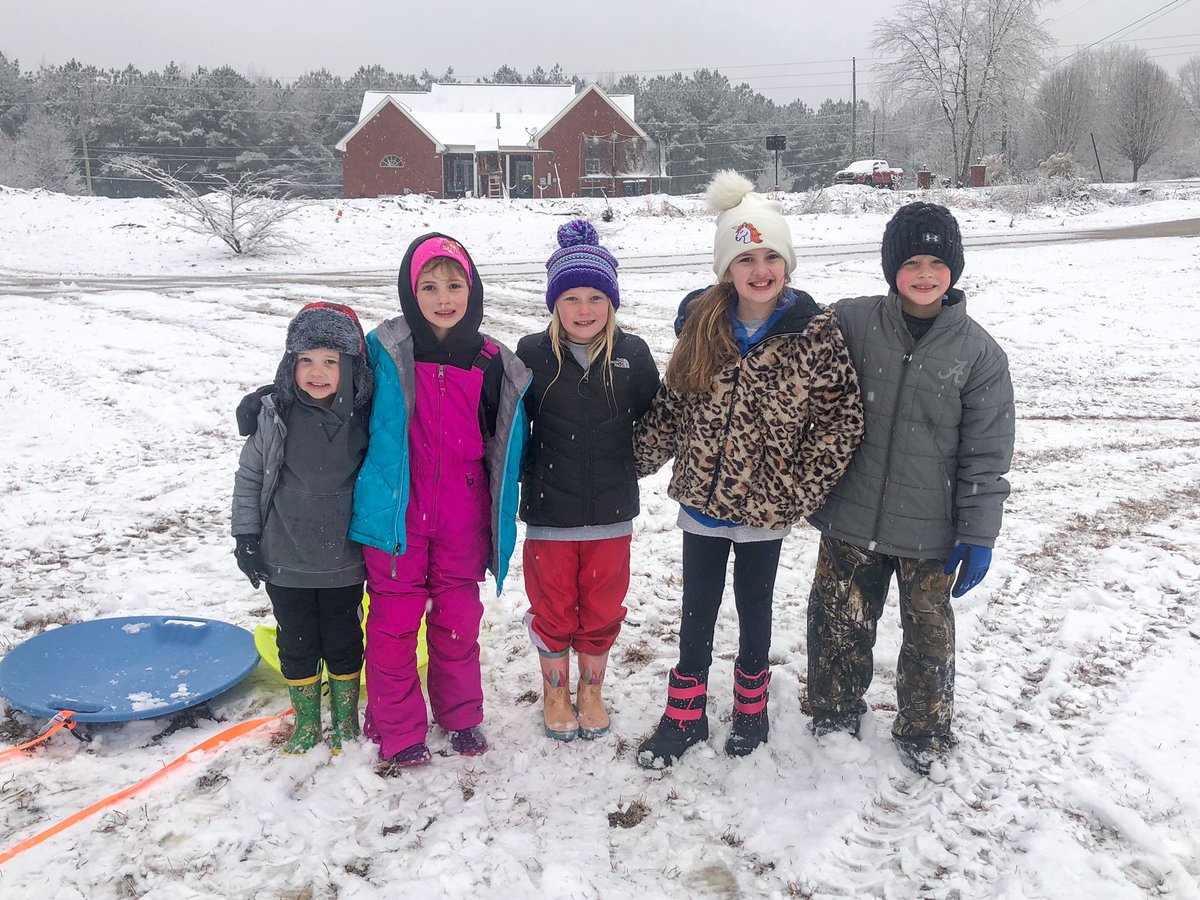 ksmithfranks's tweet photo. Snow in Guin, AL! @spann https://t.co/yZKSDupAtt