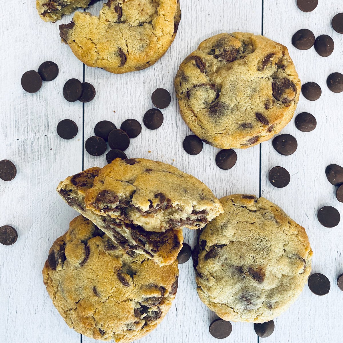 LauraToddParis's tweet photo. MONDAY MOOD : pour bien commencer la semaine : mangeons des cookies 🍪😋 #lauratodd #conseil #bestcookies https://t.co/qeOubYBjkX