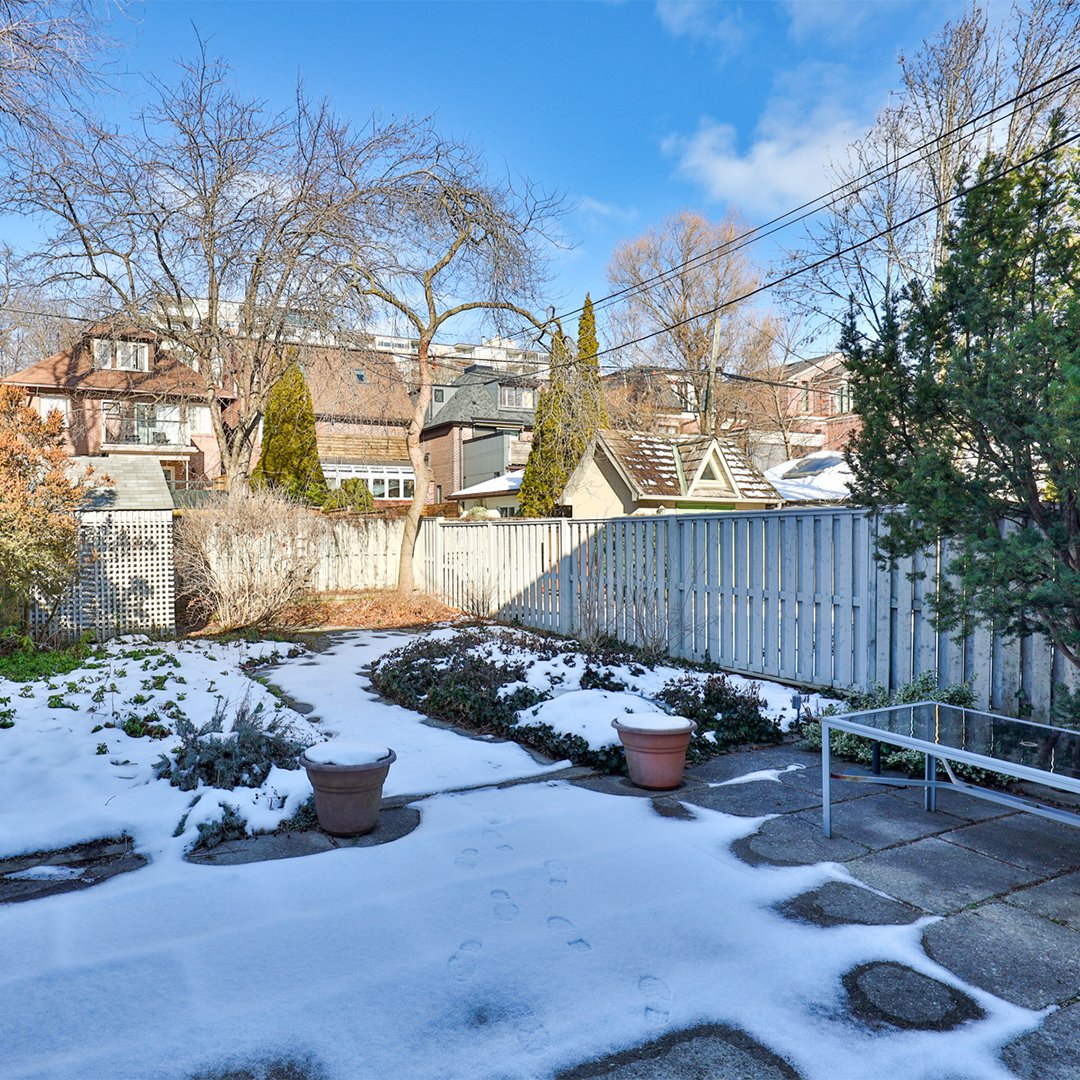 #ExclusiveListing 194 Cottingham Street | Republic of Rathnelly

Bedrooms: 4
Bathrooms: 3
Parking: 3 car driveway
Square Footage: 2000-2500 
Lot size: 29.17 x 140 ft
Asking Price: $2,695,000

heapsestrin.com/property/194-c…