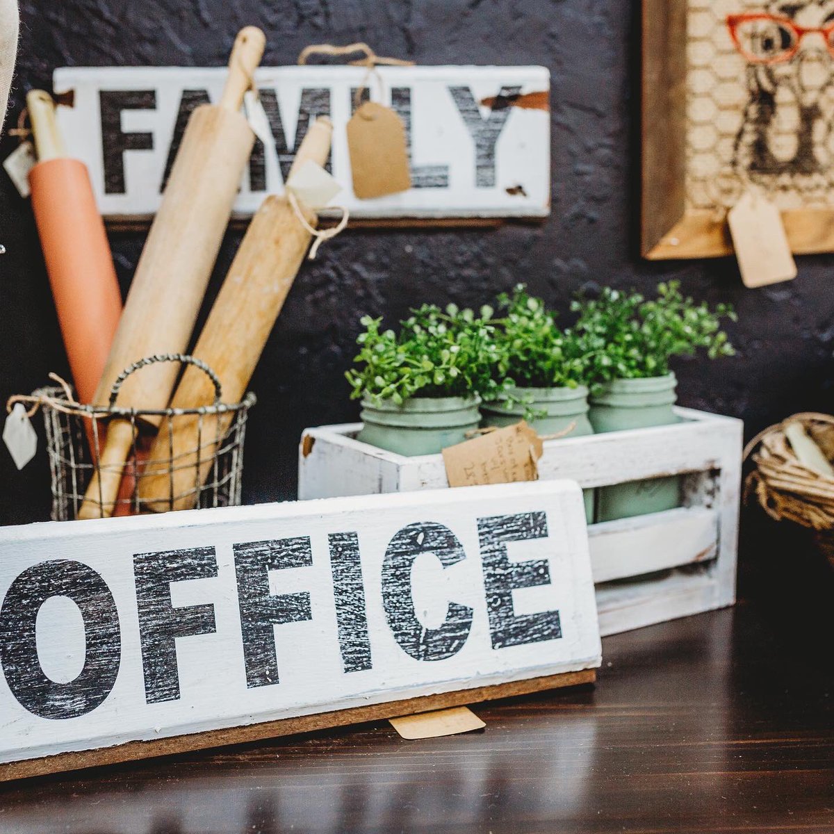 Antique_Trove's tweet photo. The cutest signs for your home 😍
~dealer 67 #antiquetrove #antiquetroveroseville #beoriginal #nevertheusual #oldisnew https://t.co/jM0ZCerwYZ