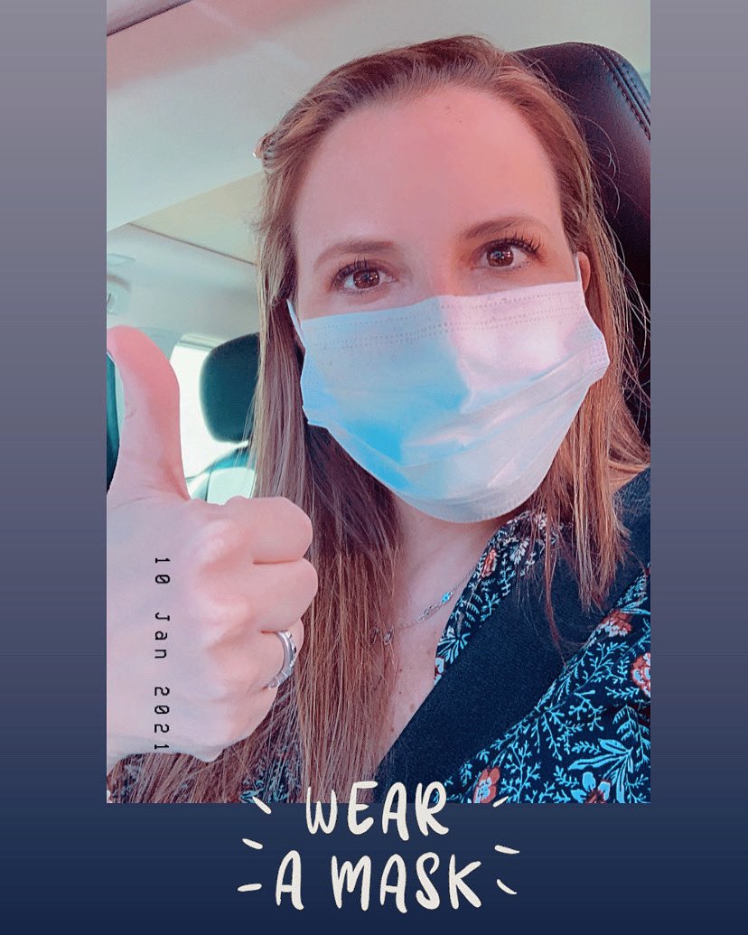 ¡No salgas sin mascarilla pero ni a la esquina! las cifras de contagio están incrementando de forma galopante, esto x las “fiestas navideñas” . Si no hay una necesidad específica, mejor #quedateencasa No te quites ni te toques la mascarilla 😷 ella puede salvarte! #COVID19sv