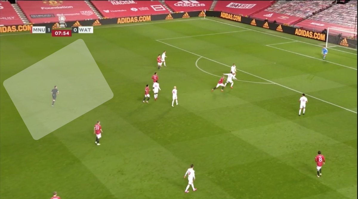 He pushes up ahead of the front 4 to try and make something happen. Completely vacating the middle of the pitch. You now have a large space in the middle of the field that is completely unprotected.This is NOT Van de Beek's fault (cont).   #MUFC