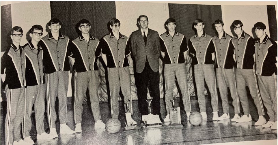 FreemanPS_Supt's tweet photo. The #MUDECAS 25-year and 50-year champions being honored this week have ties to @Freeman_Falcons! The 1996 Filley Wildcats and the 1971 Adams Hornets were MUDECAS champs! @SuitUpVarsity #freemanfalcons https://t.co/kexCN6azq5