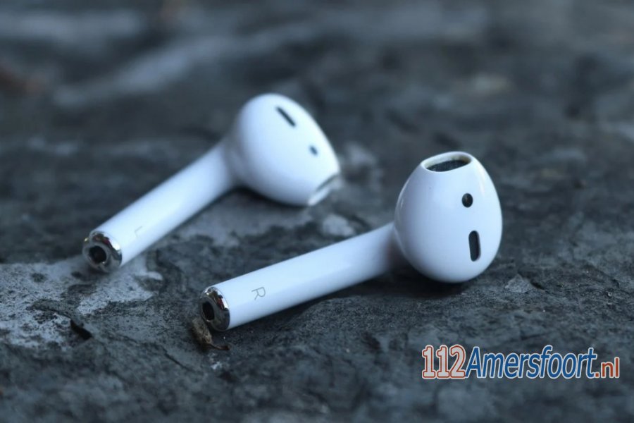 Man in #Leusden wordt bedreigd met steekwapen en moet oordopjes afgeven. 112Amersfoort.