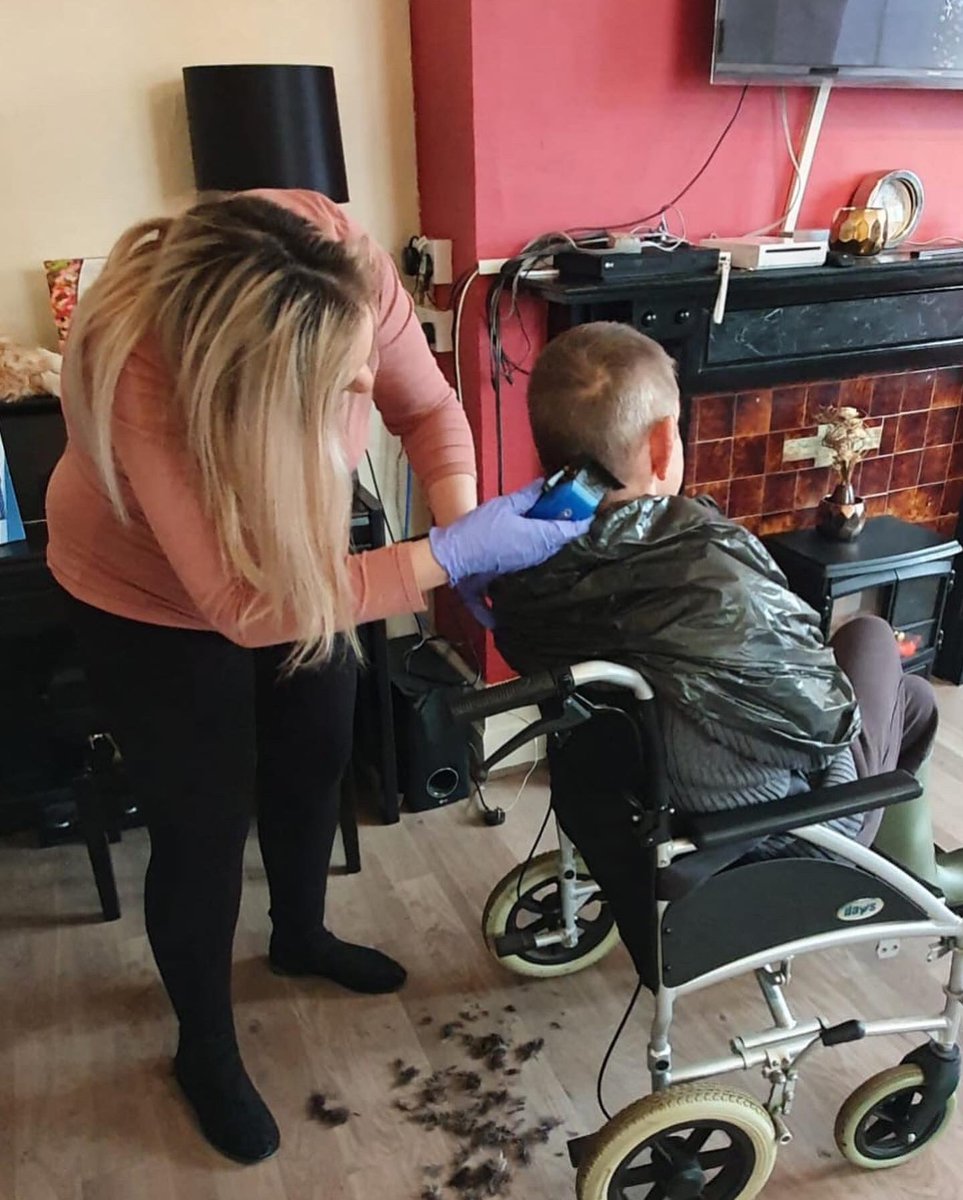 AutonomyGroup's tweet photo. Our support staff going above and beyond, using their trained skills to help the residents with hair cuts 💇🏼♂️
.
.
#autonomylife #thewillows #chilledafternoon #prep #goingaboveandbeyond #autonomycaregroup #residenthaircare #haircut #residential #progression #career https://t.co/PFX9usI7Vd