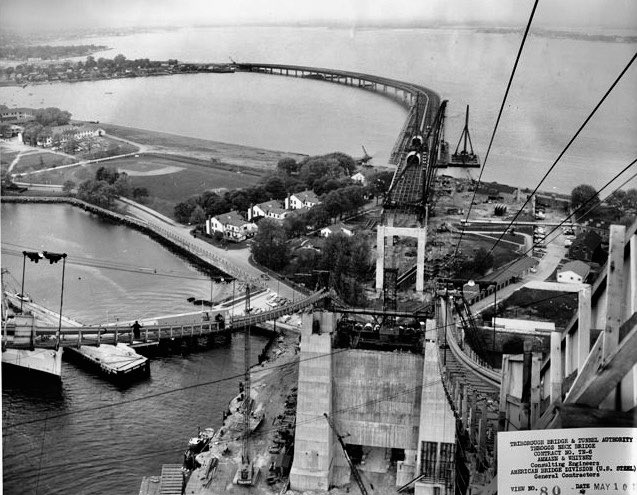 CorinnePulitzer's tweet photo. #OTD in #NYCHistory in
1961, the 6 lane suspension bridge named the #ThrogsNeckBridge linking the boroughs of the #Bronx & #Queens, over the #EastRiver, opened to road traffic. @MTA #TBTA @BronxHistory @QueensMuseum https://t.co/A8R2yAFEyb