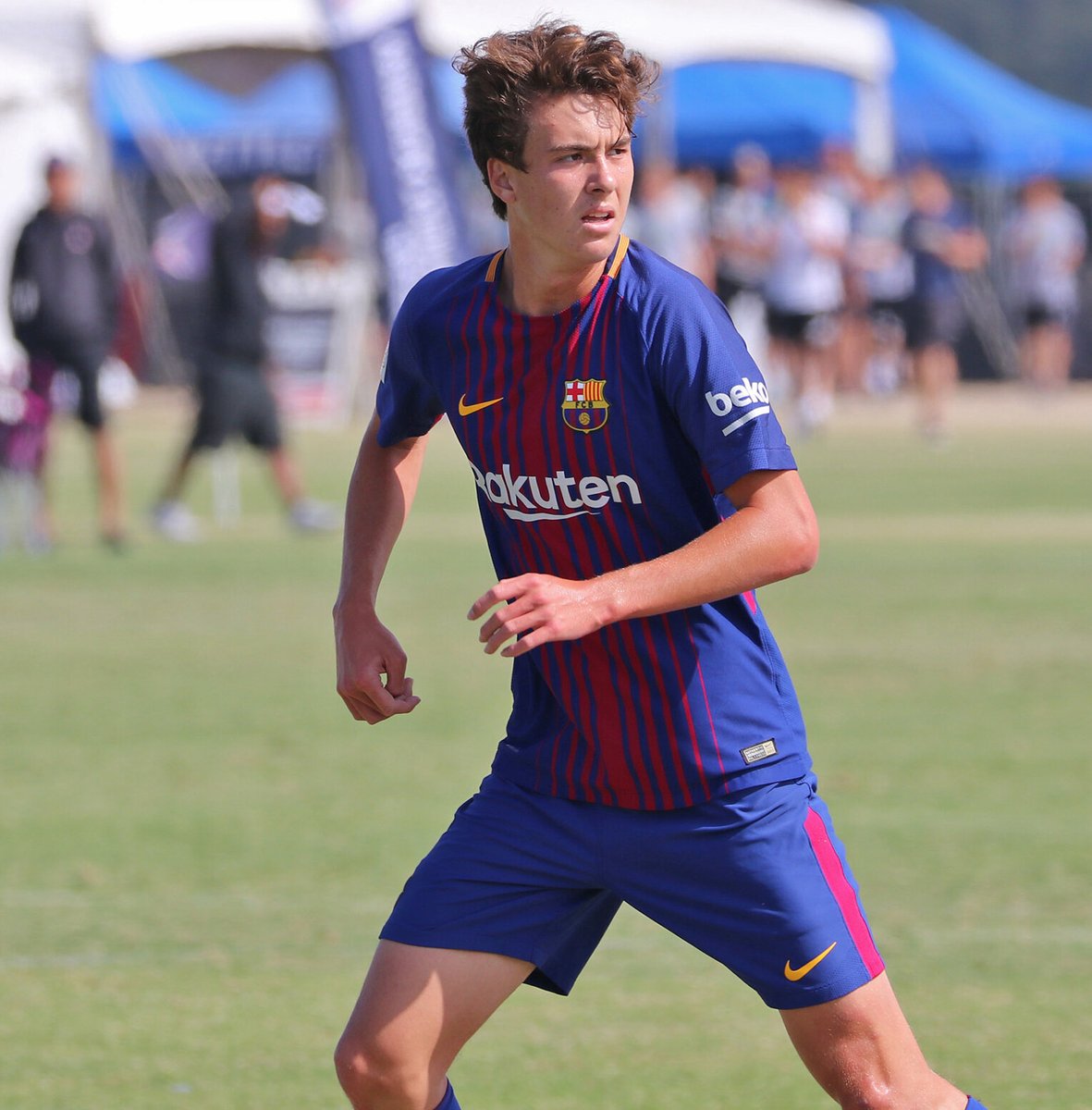 BarcaAcademy's tweet photo. 💙❤ El exjugador de la 🇺🇸 Barça Residency Academy @BarcaAcademyAZ Matthew Hoppe se convirtió este sábado en el primer estadounidense en marcar un hat trick en un partido en la Bundesliga #BarçaAcademyAlumni https://t.co/6o50c9Bthi
