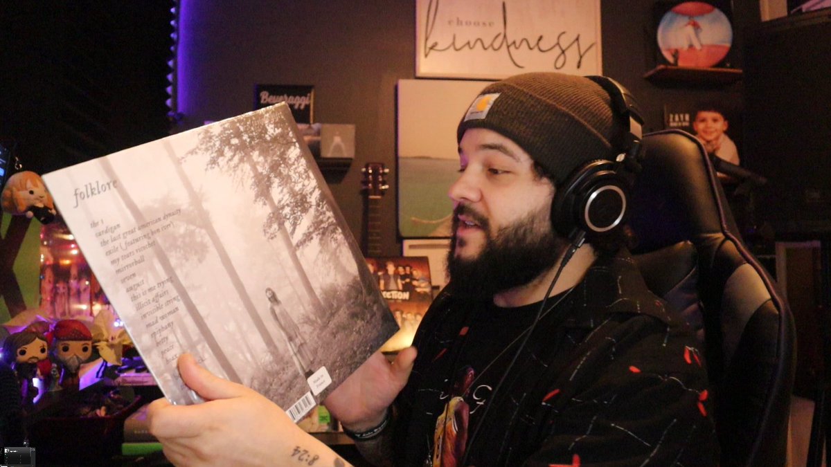 Beveraggi's tweet photo. Next giveaway!!! Something about this one just screams magic to me. The @taylorswift13 “clandestine meetings" edition deluxe vinyl! Follow and retweet and I’ll pick a winner on the 26th 🖤 https://t.co/VRJWif7x6h
