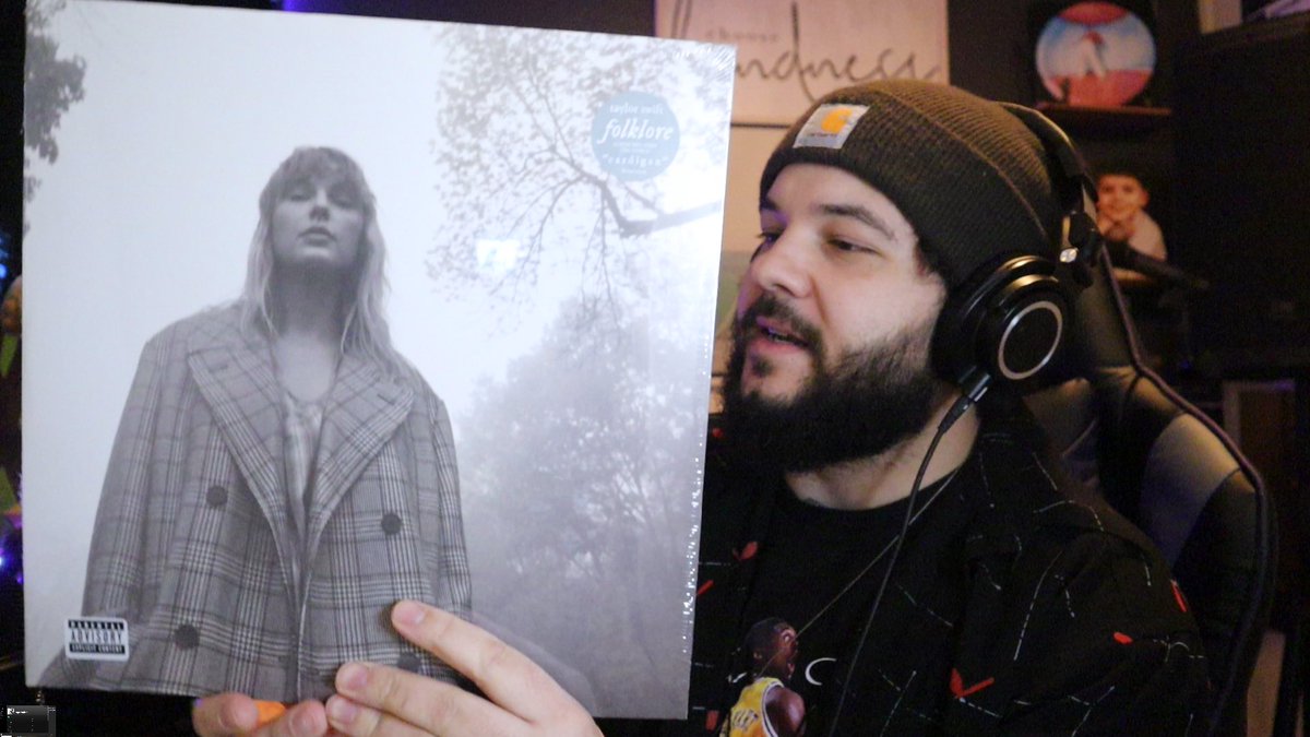 Beveraggi's tweet photo. Next giveaway!!! Something about this one just screams magic to me. The @taylorswift13 “clandestine meetings" edition deluxe vinyl! Follow and retweet and I’ll pick a winner on the 26th 🖤 https://t.co/VRJWif7x6h