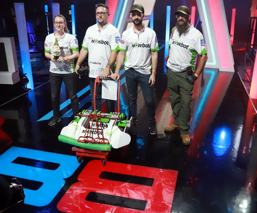 Mowbot_1's tweet photo. We can't wait to see SlamMow! and @TeamMowbot back in the BattleBox! 🌱🤖🛠
https://t.co/UlSfywC5Wg @BattleBots
#Mowbot #BattleBots #robotics #ecofriendly #lawncare #TeamMowbot #Husqvarna #lawnmowing #CleanGreenQuiet #franchise #STEM https://t.co/hfFmFGkR4J