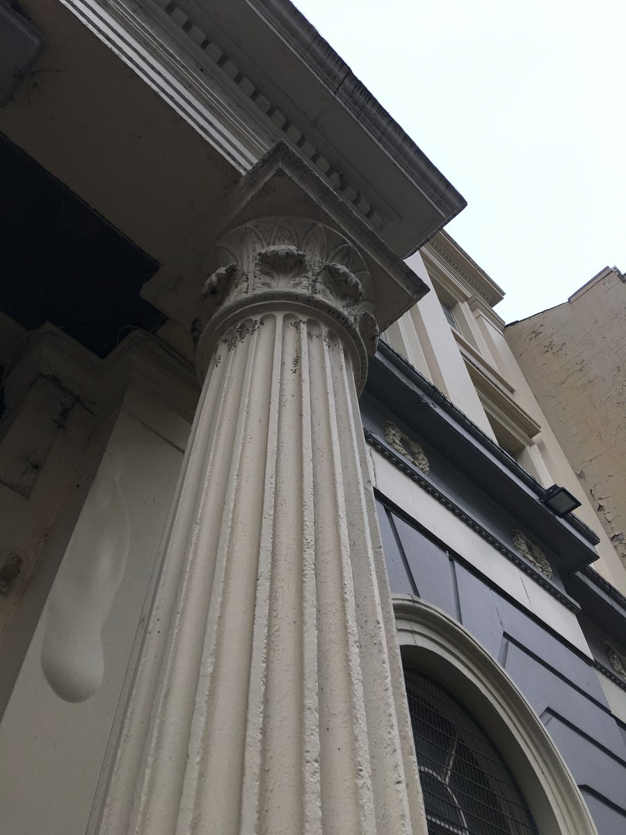 3/5 The  @old_museum, features a portico that is an exact copy of the octagon tower of Adronicus in Athens. Cornices & capitals continue the Greek theme, with Greek fret patterns & acanthus motifs. A balcony & spiral staircase features on the top floor.  #HeritageTreasures
