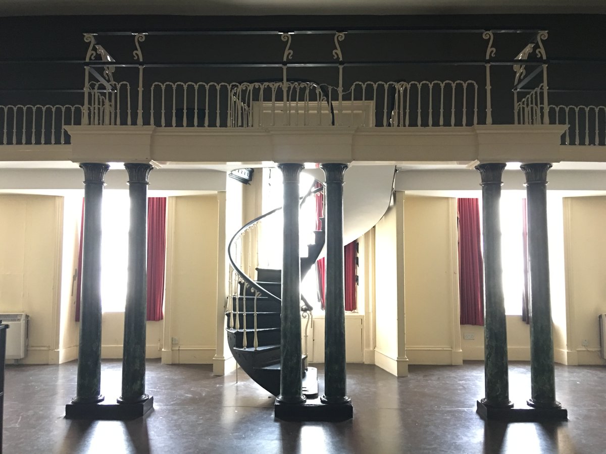 3/5 The  @old_museum, features a portico that is an exact copy of the octagon tower of Adronicus in Athens. Cornices & capitals continue the Greek theme, with Greek fret patterns & acanthus motifs. A balcony & spiral staircase features on the top floor.  #HeritageTreasures