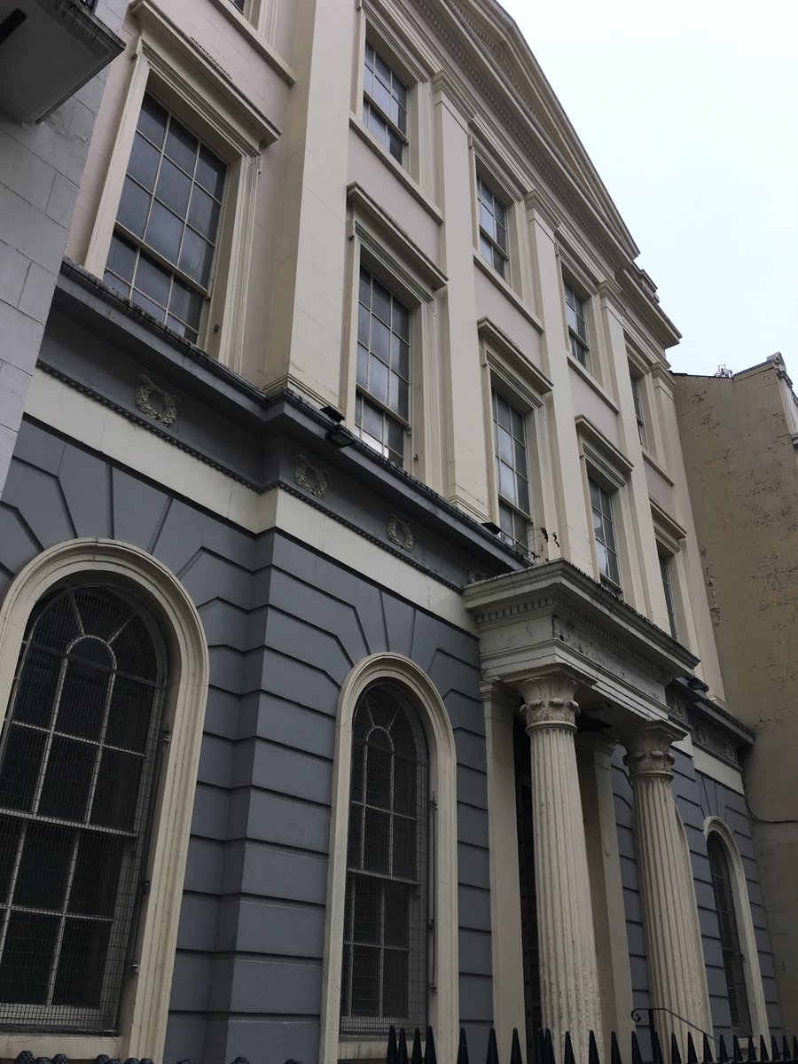 3/5 The  @old_museum, features a portico that is an exact copy of the octagon tower of Adronicus in Athens. Cornices & capitals continue the Greek theme, with Greek fret patterns & acanthus motifs. A balcony & spiral staircase features on the top floor.  #HeritageTreasures