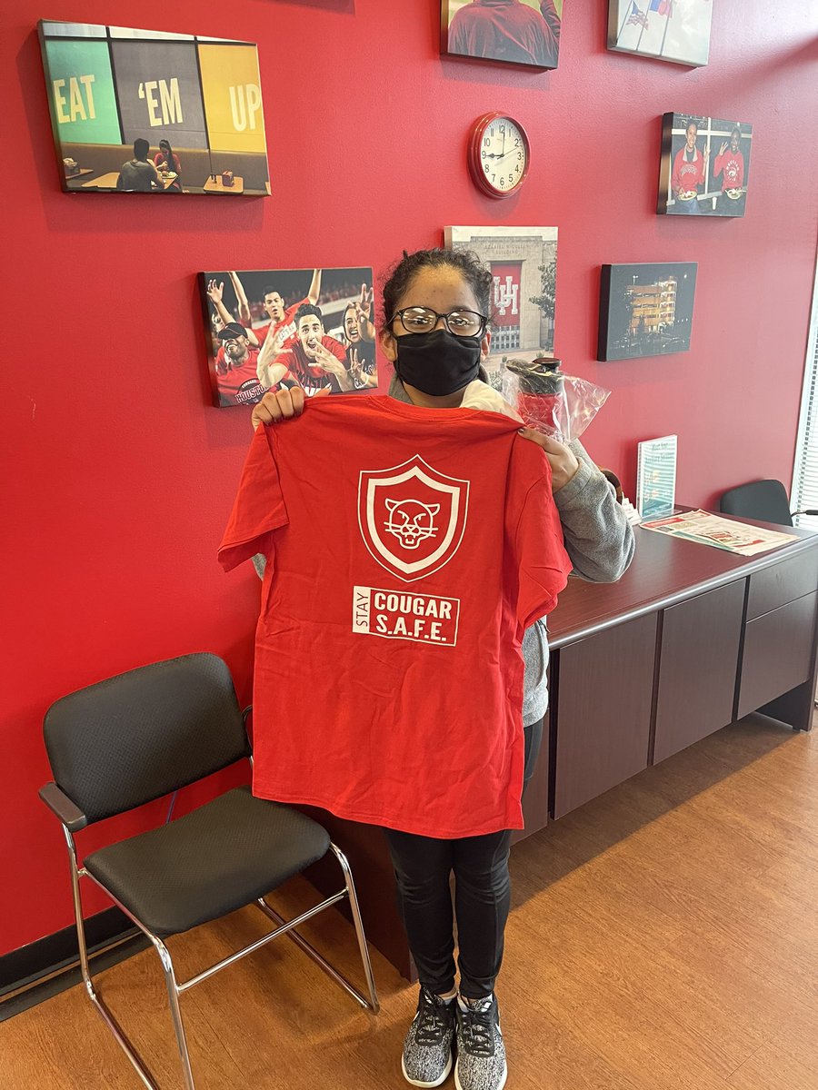 StayCougarSafe's tweet photo. Thank you for participating in our Cougar Holiday giveaway, @Natalia_101701! 🐾 https://t.co/RqSDFShSAB