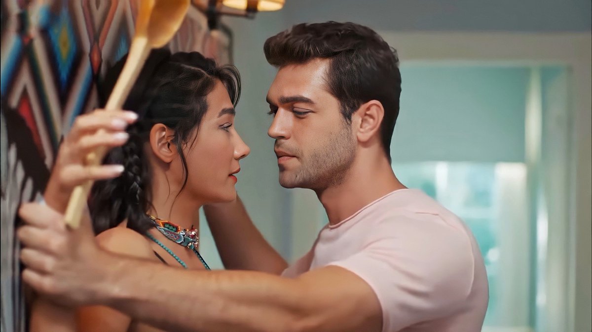 Thread of Demir Erendil looking at Selin Sever as if he would eat her